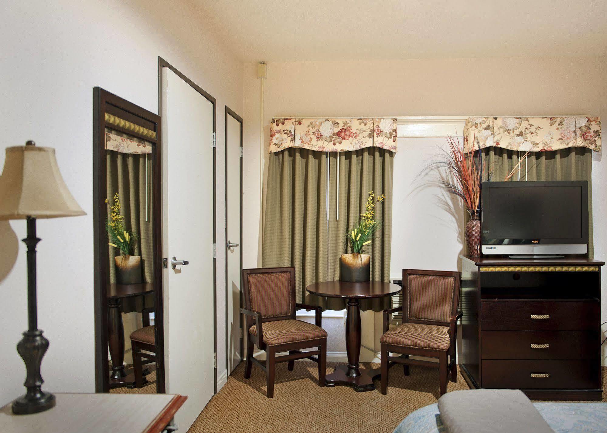 Harborview Inn & Suites-Convention Center-Airport-Gaslamp-Seaworld-Zoo-Balboa Park San Diego Exterior photo