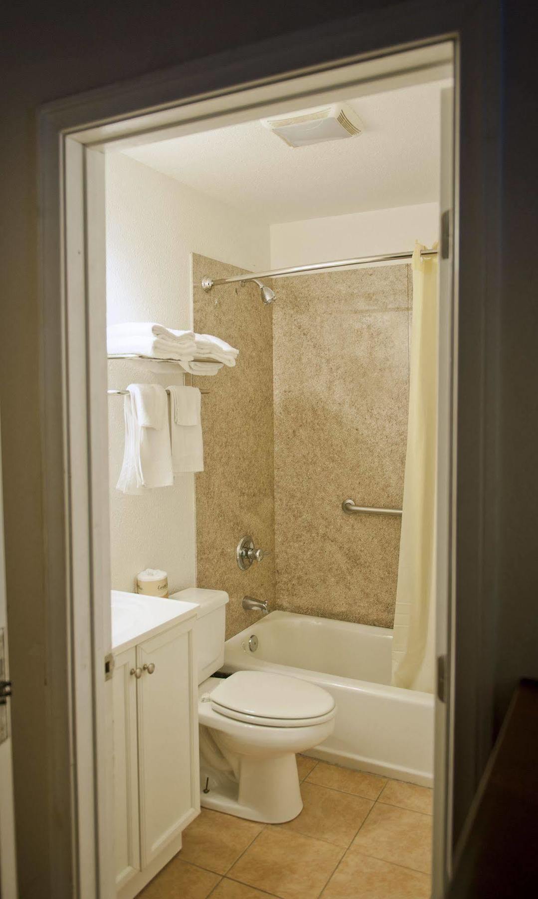 Harborview Inn & Suites-Convention Center-Airport-Gaslamp-Seaworld-Zoo-Balboa Park San Diego Exterior photo